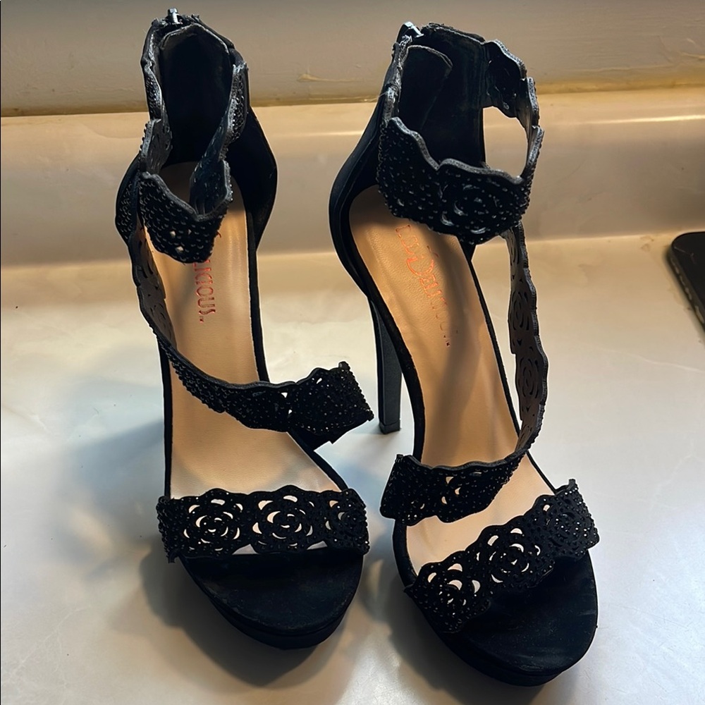 Elegant Black Lace High Heels 👠 size 7